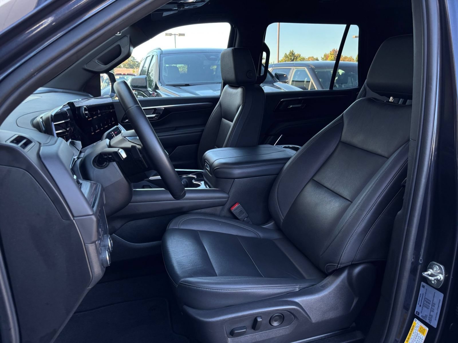Used 2025 Chevrolet Tahoe Z71 AWD/4WD image 39