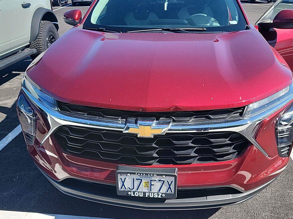 Used 2024 Chevrolet Trax LS w/ LS Convenience Package FWD image 2