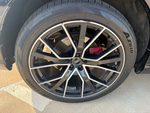 Used 2019 Audi Q8 Prestige w/ Luxury Package AWD/4WD image 5