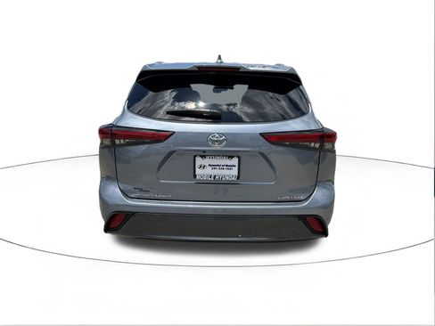Used 2022 Toyota Highlander Limited FWD image 4