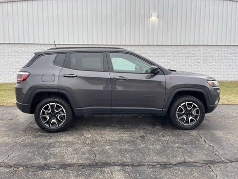 Used 2024 Jeep Compass Trailhawk w/ Trailhawk Convenience Group image 16