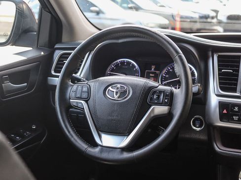 Used 2015 Toyota Highlander XLE image 17
