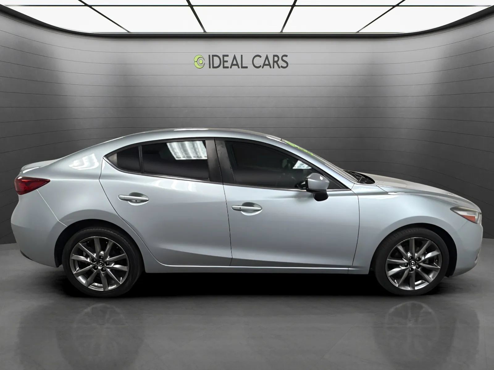 Used 2018 MAZDA MAZDA3 Touring FWD image 4