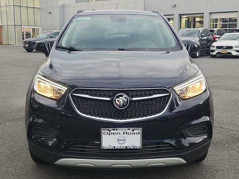 Used 2022 Buick Encore Preferred AWD/4WD image 2