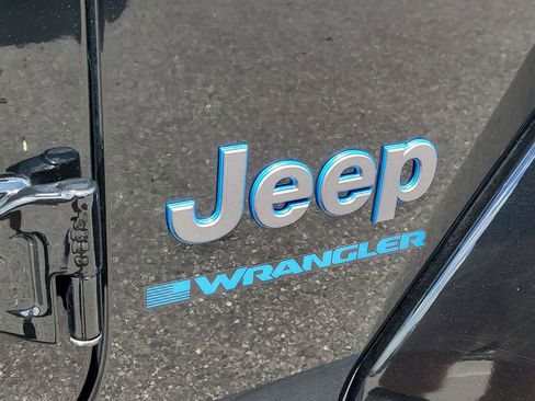 Certified 2025 Jeep Wrangler Unlimited Sahara AWD/4WD image 7
