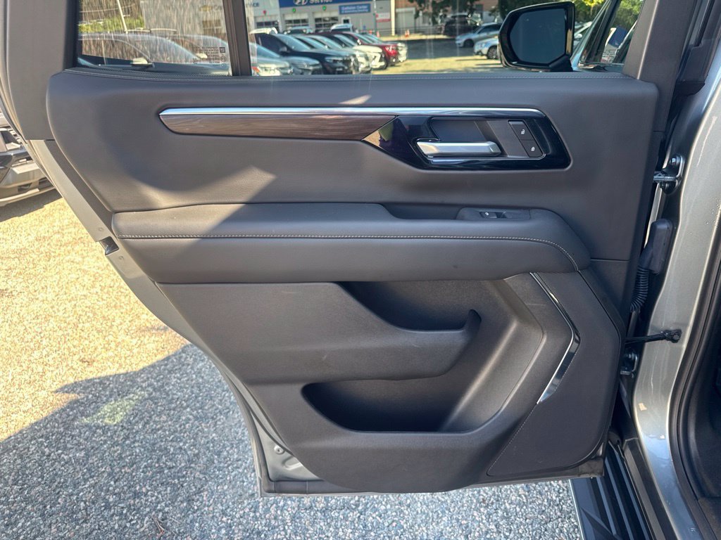 Used 2026 Chevrolet Tahoe LS AWD/4WD image 16