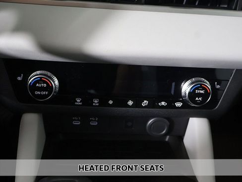 New 2025 Mitsubishi Outlander SE image 8