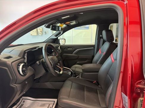 Used 2025 Chevrolet Colorado Z71 w/ Technology Package AWD/4WD image 12