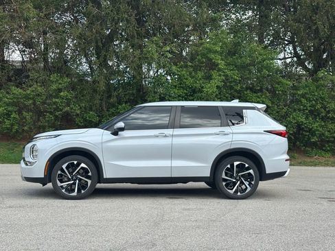 Used 2022 Mitsubishi Outlander SE AWD/4WD image 5