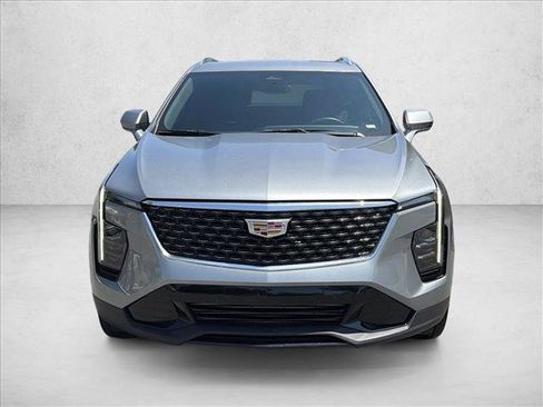 Used 2025 Cadillac XT4 Premium Luxury FWD image 2