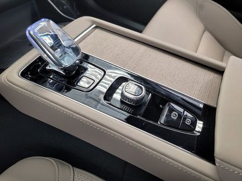 New 2026 Volvo XC90 B6 Plus w/ Protection Package Premier AWD/4WD image 22