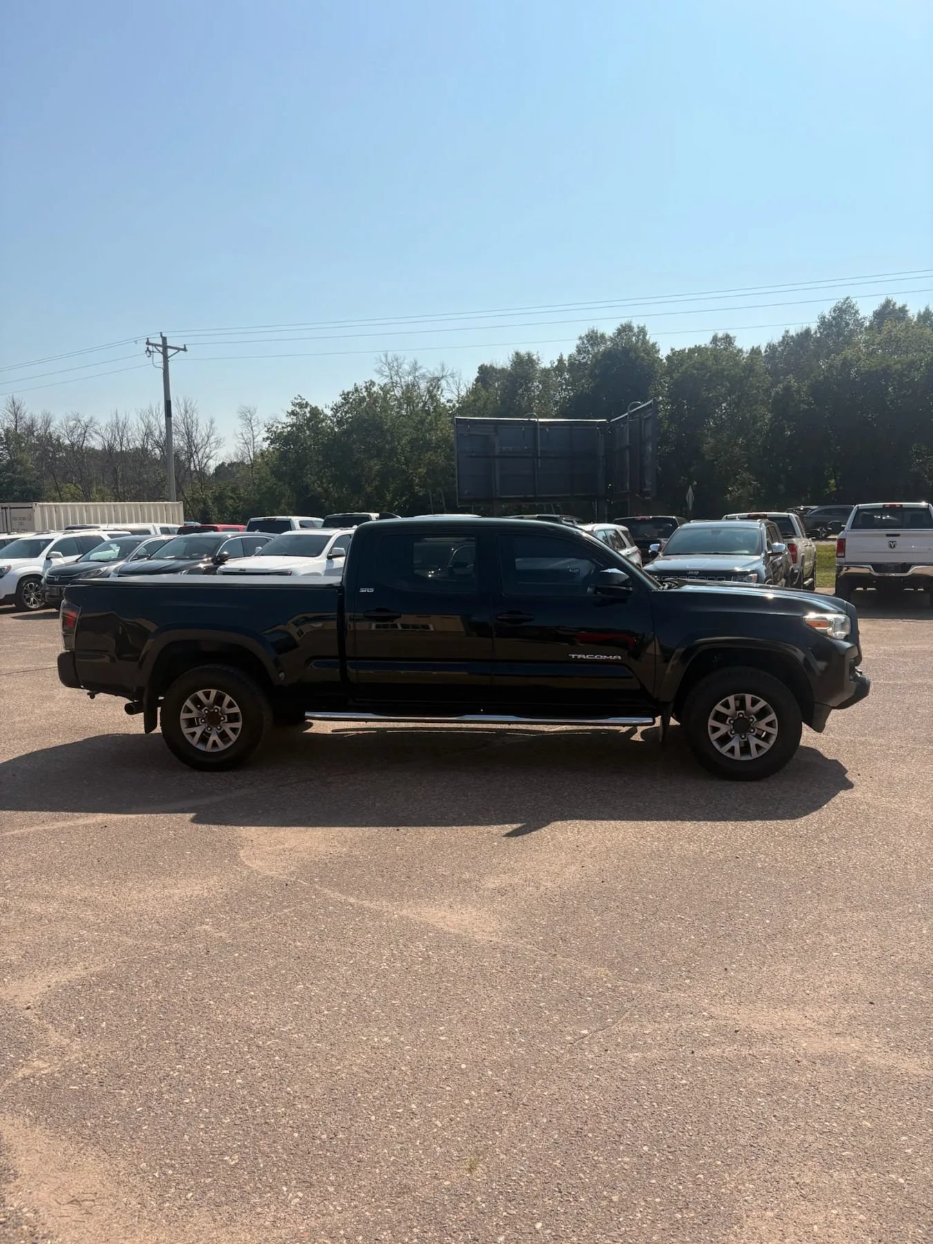 Used 2017 Toyota Tacoma SR5 w/ Tow Package AWD/4WD image 4