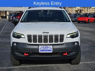 Used 2019 Jeep Cherokee Trailhawk video 2