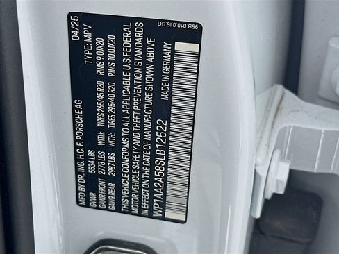 Certified 2025 Porsche Macan image 35