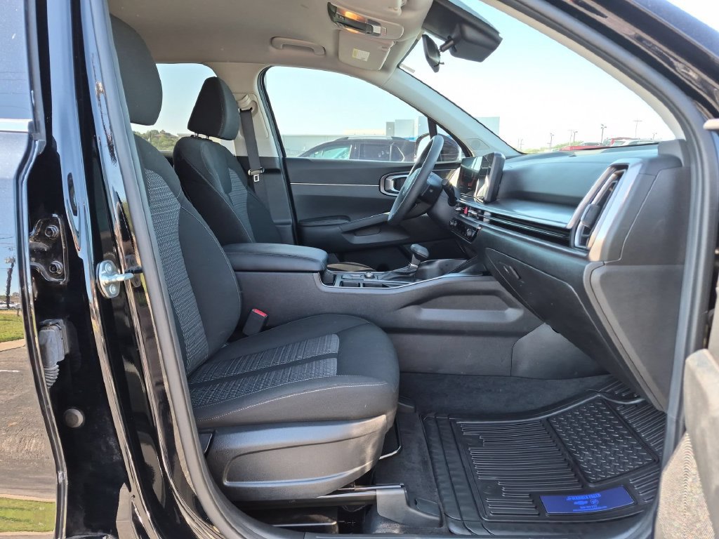 Used 2025 Kia Sorento LX FWD image 26