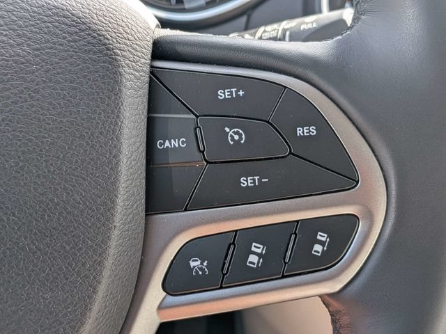 Used 2019 Jeep Cherokee Limited w/ Technology Group FWD image 28