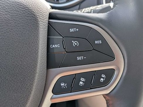 Used 2019 Jeep Cherokee Limited w/ Technology Group FWD image 28