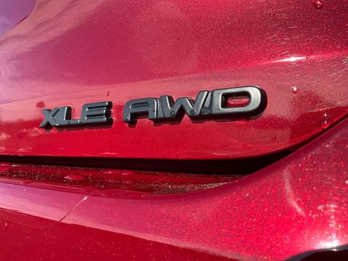 Used 2024 Toyota Highlander XLE image 31