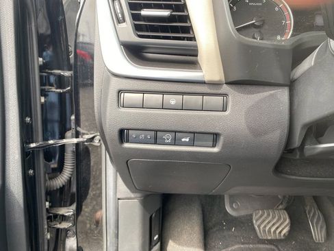 Used 2024 Nissan Rogue SV image 14