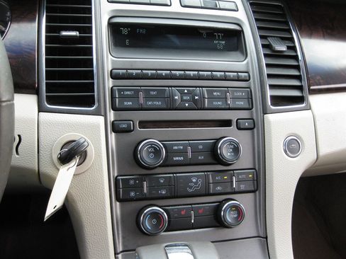 Used 2011 Ford Taurus SEL w/ 201A Rapid Spec Order Code image 19