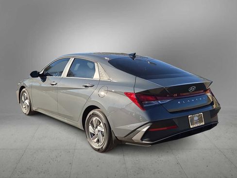 New 2026 Hyundai Elantra SE image 6