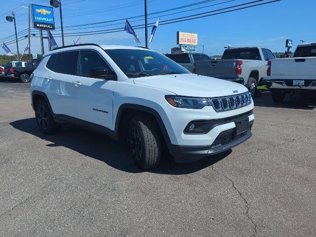 Used 2025 Jeep Compass Latitude AWD/4WD image 5