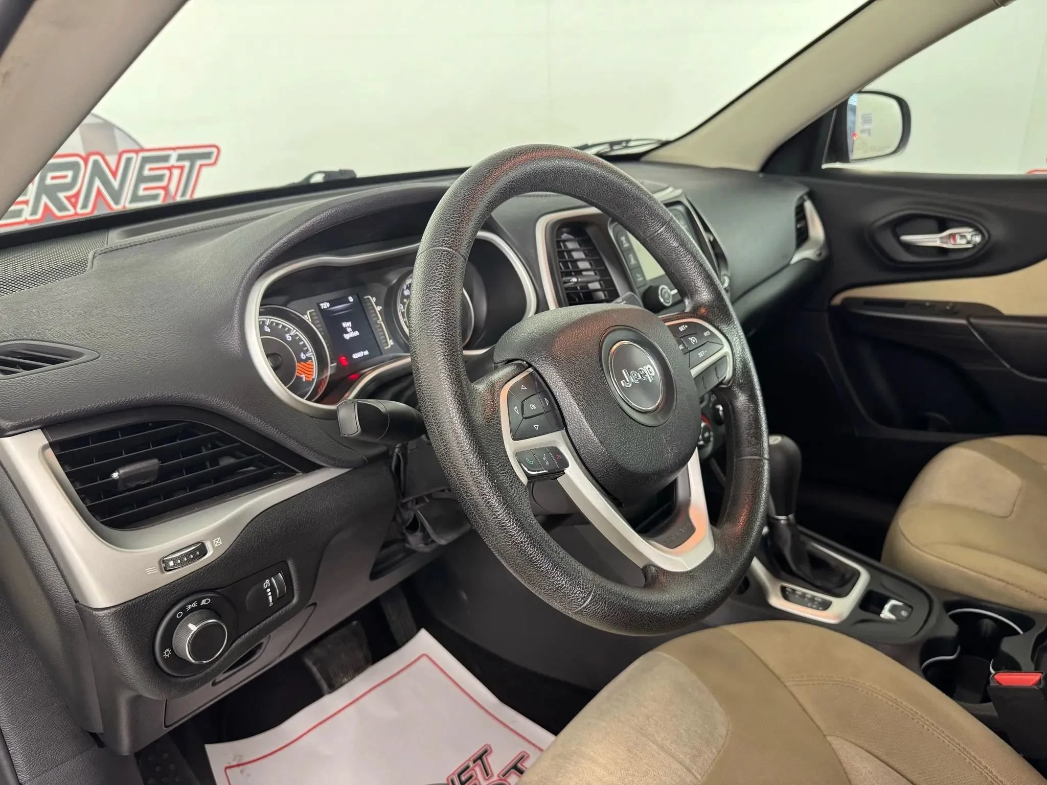 Used 2015 Jeep Cherokee Sport FWD image 10