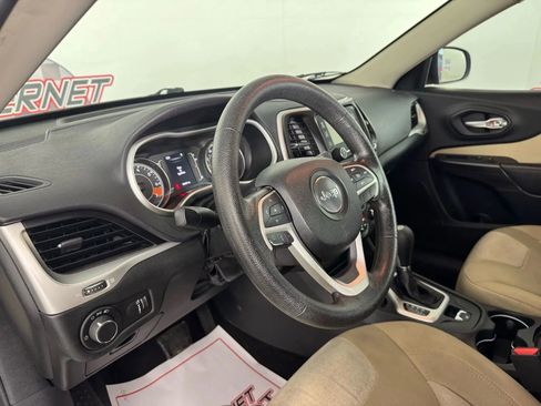 Used 2015 Jeep Cherokee Sport image 10