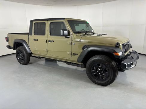 New 2026 Jeep Gladiator Sport AWD/4WD image 9