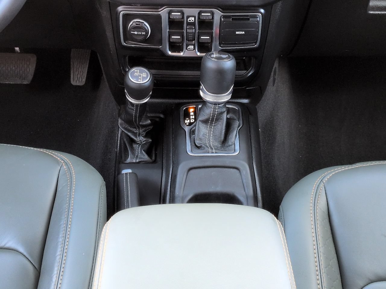 Used 2024 Jeep Wrangler High Altitude AWD/4WD image 19