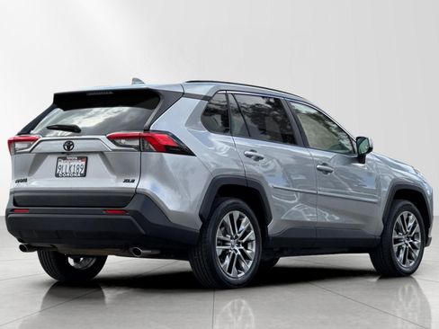 Used 2019 Toyota RAV4 XLE Premium w/ Cold Weather Package FWD image 4