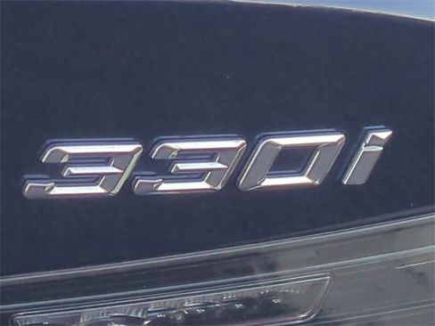 Used 2024 BMW 330i Sedan w/ Premium Package image 9