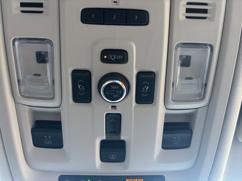 Used 2022 GMC Yukon XL Denali w/ Denali Ultimate Package image 28