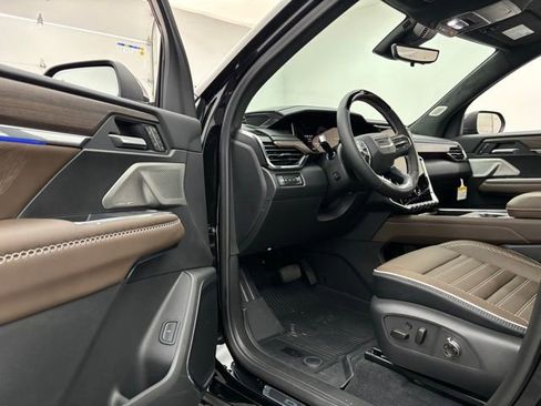 New 2026 GMC Acadia Denali Ultimate w/ LPO, Floor Liner Package AWD/4WD image 19