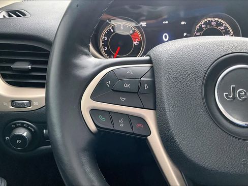 Used 2016 Jeep Cherokee Limited FWD image 24