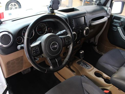 Used 2013 Jeep Wrangler Unlimited Sahara w/ Connectivity Group AWD/4WD image 31