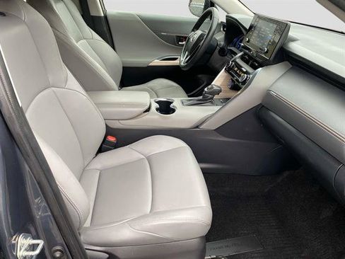 Used 2022 Toyota Venza LE image 25