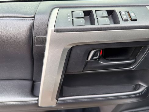 Used 2012 Toyota 4Runner Limited AWD/4WD image 8