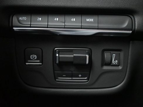 Used 2025 Cadillac Escalade ESV Premium Luxury image 9