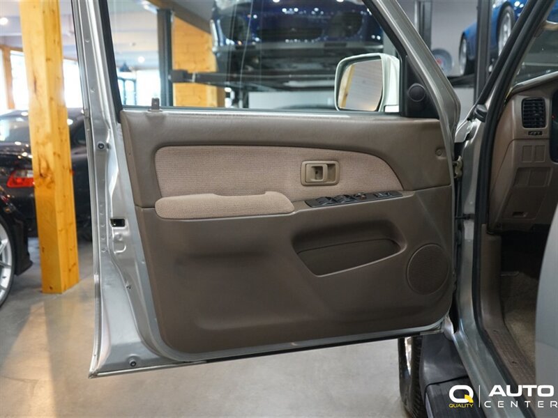 Used 1999 Toyota 4Runner SR5 AWD/4WD image 17