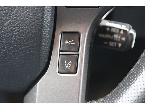 Used 2018 Toyota Tacoma TRD Off-Road w/ Technology Package image 20