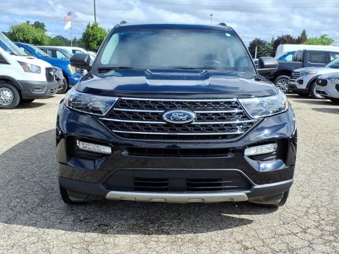 Used 2023 Ford Explorer XLT w/ Equipment Group 202A AWD/4WD image 2