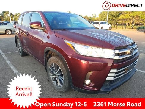 Used 2017 Toyota Highlander XLE AWD/4WD image 1