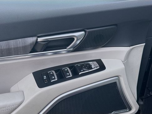 Used 2025 Kia Telluride EX w/ EX Captain's Chair Package FWD image 17