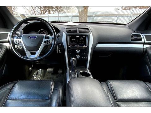 Used 2013 Ford Explorer XLT image 16