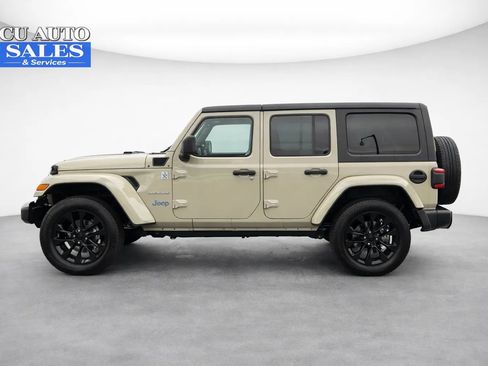 Used 2022 Jeep Wrangler Unlimited Sahara w/ Cold Weather Group image 4