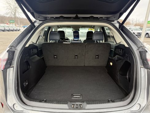 Used 2024 Ford Edge SEL w/ Sport Appearance Package image 9