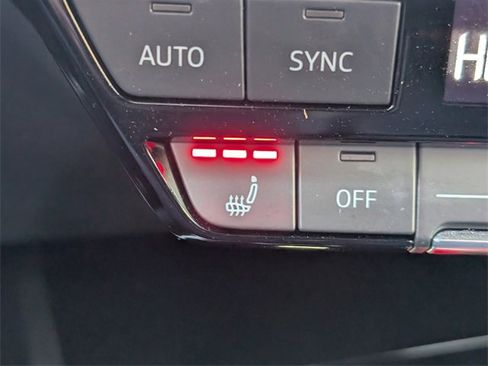 Used 2024 Audi Q4 e-tron Premium image 16