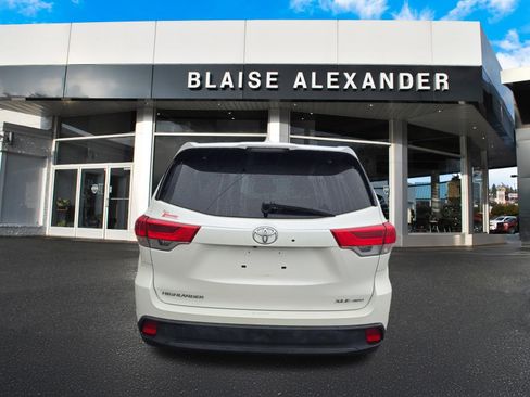 Used 2019 Toyota Highlander XLE image 4