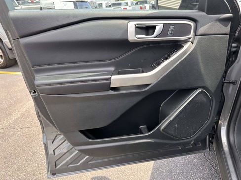 Used 2023 Ford Explorer XLT w/ Equipment Group 202A AWD/4WD image 9